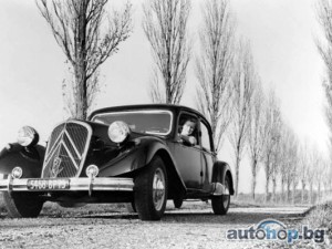 Citroen чества 80 години Traction Avant