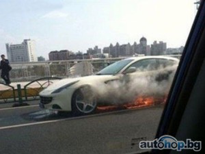 Ferrari FF се самозапали в Китай