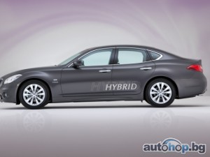 Infiniti M35 Hybrid спира и се управлява както никой друг автомобил.