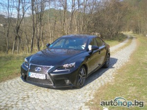 Lexus IS 300h: Умен, красив и прилично екологичен