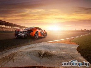 McLaren P1 позира на пистата в Бахрейн