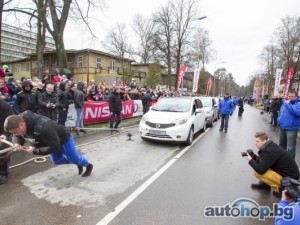 Nissan помага на най-силния мъж в света за запише нов световен рекорд за Гинес