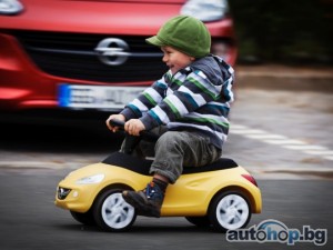 Opel Adam излиза и на детската площадка