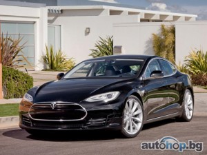 Tesla Model S се разпорададе на зелено