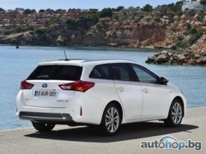 Toyota представи комби версии на Auris