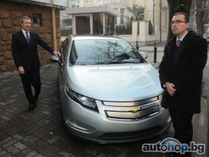 Американският посланик в България показа предимствата на Volt