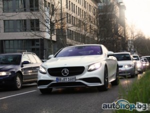 Заснеха Mercedes S63 AMG купе по улиците в Щутгарт