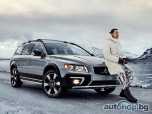 Ибра рецитира шведския химн на фона на Volvo XC70