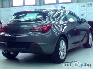 Интернет разсекрети тривратата Opel Astra