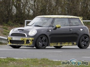 Папараци издебнаха MINI Cooper JCW GP II по време на тестове