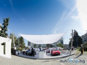 Подвижният автосалон на BMW пред The Mall