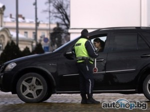 Стартира кампания за коланите на задните седалки