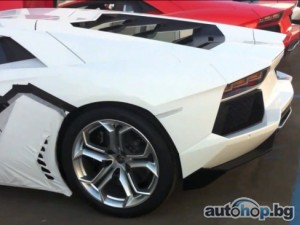 Чухте ли рева на Aventador ?