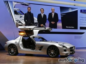 Шумахер и Розберг представиха SLS AMG F1 сейфти кар в Женева