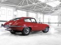 Jaguar празнува 50 години от иконата E-Type