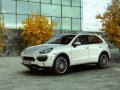 Porsche готви премиера на новото поколение Cayenne в Женева