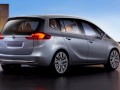 Opel Zafira Tourer - ложата на колела