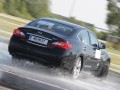 Себастиан Фетел управлява Infiniti M37 на eSafety Challenge