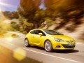 Opel показа Astra GTC. Заявки от днес (Видео)