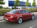 Insignia 2012 изкушава с обновени двигатели и повече комфорт