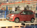 Правят Panda III в обновения завод на FIAT край Неапол