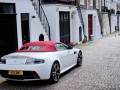 Aston Martin V12 Vantage Roadster е разкрит!