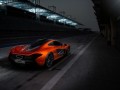 McLaren P1 позира на пистата в Бахрейн