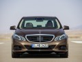 CLA и  новата Е-класа дефилират на щанда на Mercedes-Benz