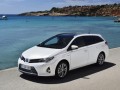 Toyota представи комби версии на Auris