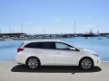 Toyota представи комби версии на Auris