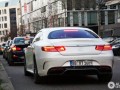 Заснеха Mercedes S63 AMG купе по улиците в Щутгарт