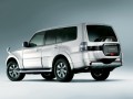 Mitsubishi разкри фейслит на Pajero в Япония