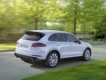 Porsche представи фейслифт на Cayenne