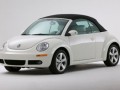 Много бял Volkswagen  New Beetle convertible за Щатите