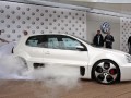 Volkswagen показа и сърцето на Golf GTI W12 650