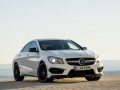 CLA и  новата Е-класа дефилират на щанда на Mercedes-Benz