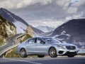 Mercedes-Benz S 63 AMG изкушава с мощ и динамика