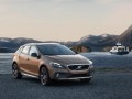 Volvo разкри нови промени за V40 и V40 Cross Vountry