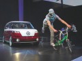 Автосалон Женева 2011: Volkswagen Bulli минава 300 километра на ток