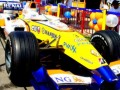 Болидът на ING Renault F1 пристигна в България