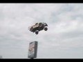 Нов световен рекорд за най- дълъг скок с автомобил (Видео)